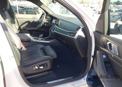 2021 BMW X7 M50I z USA, uszkodzony, nr VIN 5UXCX6C04M9F16694